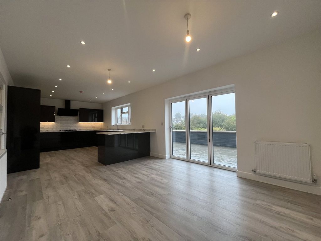 Property photo 3 of 18 Picture No. 05