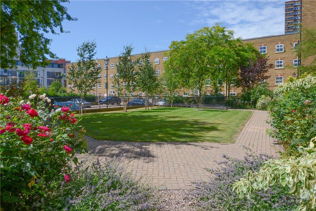 Property photo 2 of 4 Communal Gardens
