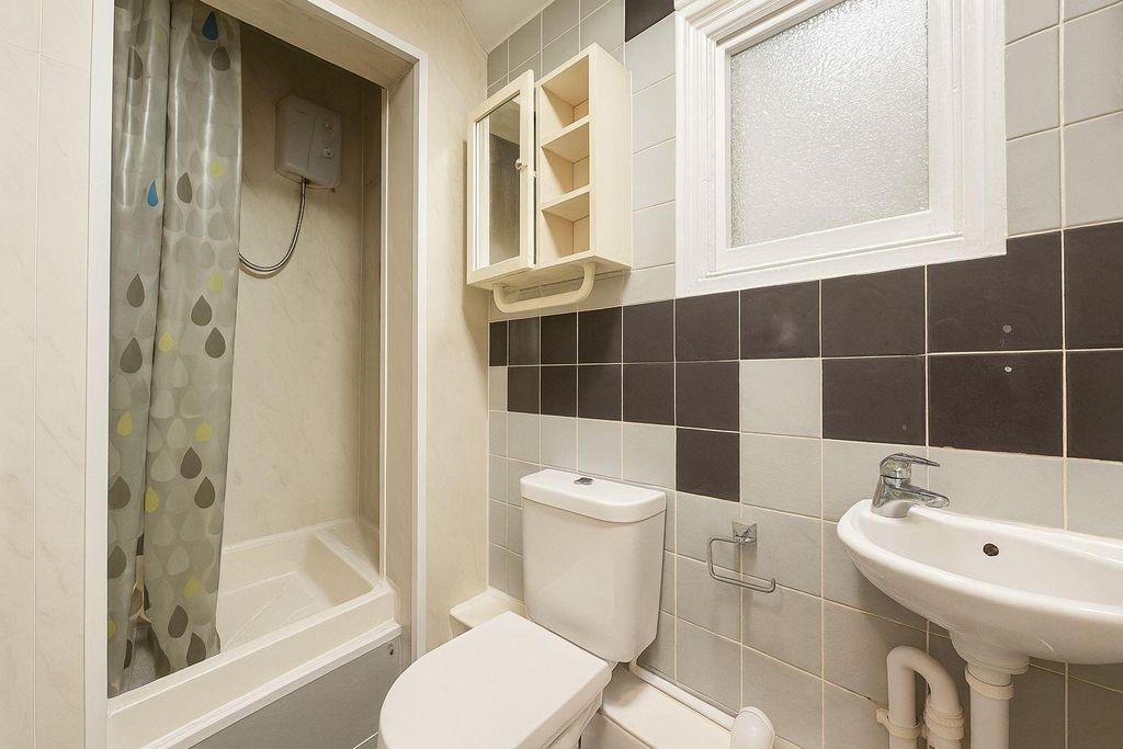 Property photo 2 of 3 Bathroom