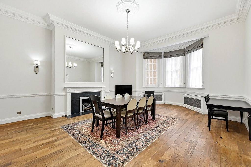 Property photo 2 of 18 Dining Room