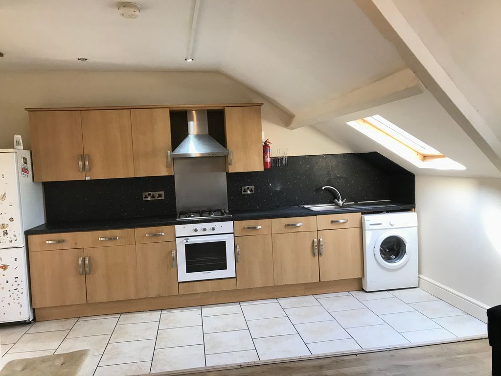 Property photo 1 of 6 Kitchen