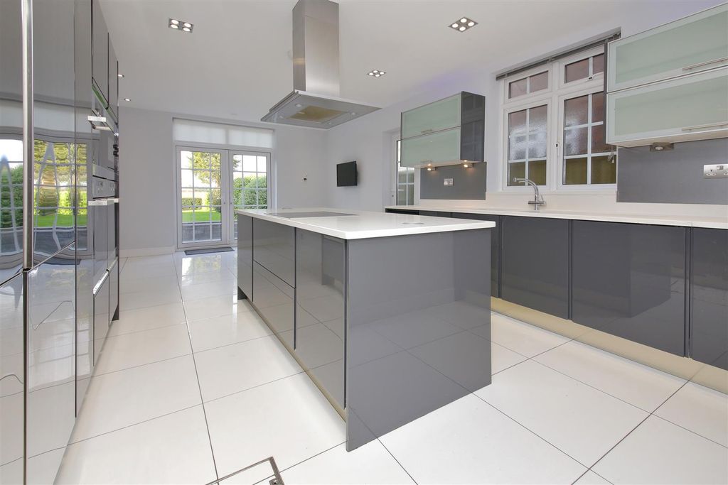 Property photo 3 of 18 0008.Jpg
