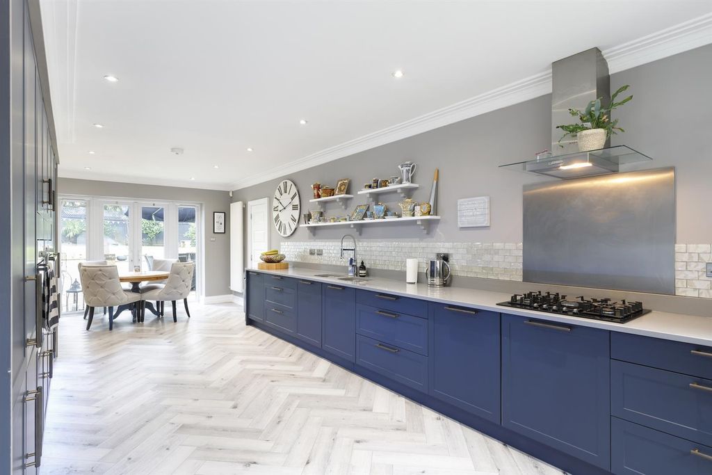 Property photo 3 of 29 Fistral_Smallfiles_12.Jpg