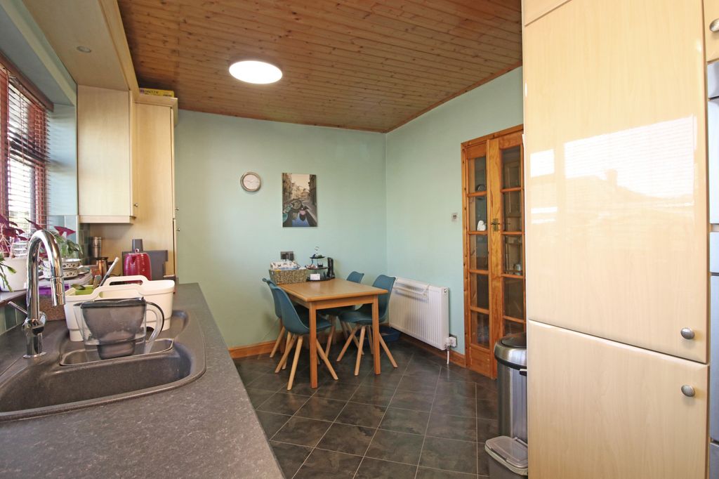 Property photo 3 of 31