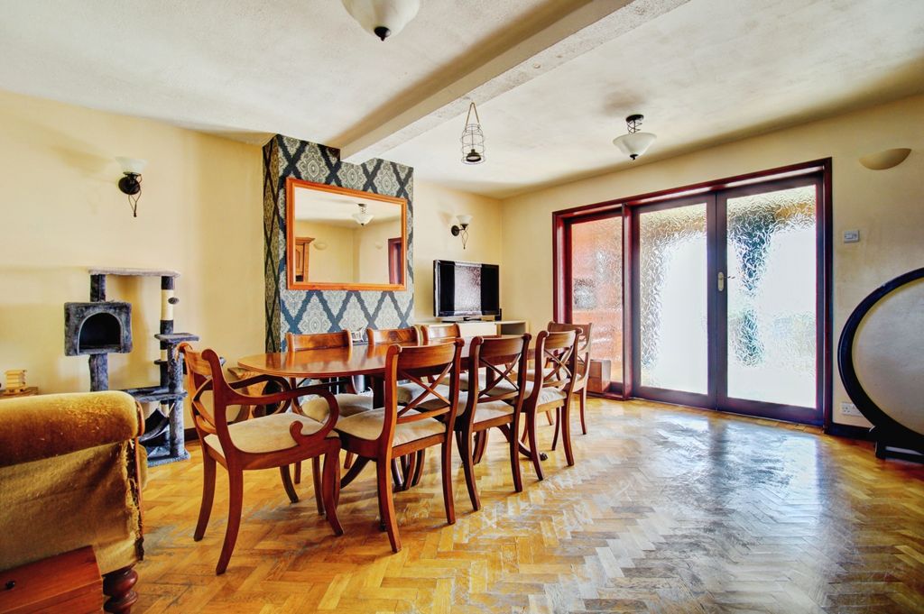 Property photo 2 of 20 Dining Room