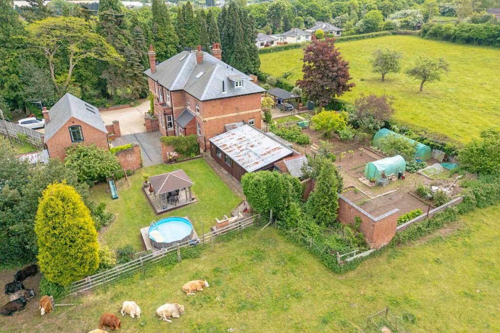 Property photo 2 of 40