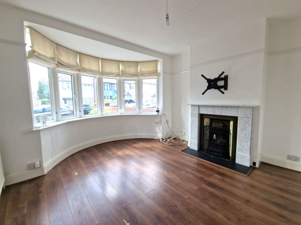 Property photo 3 of 12 Gallery