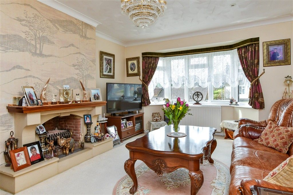 Property photo 3 of 15 Lounge