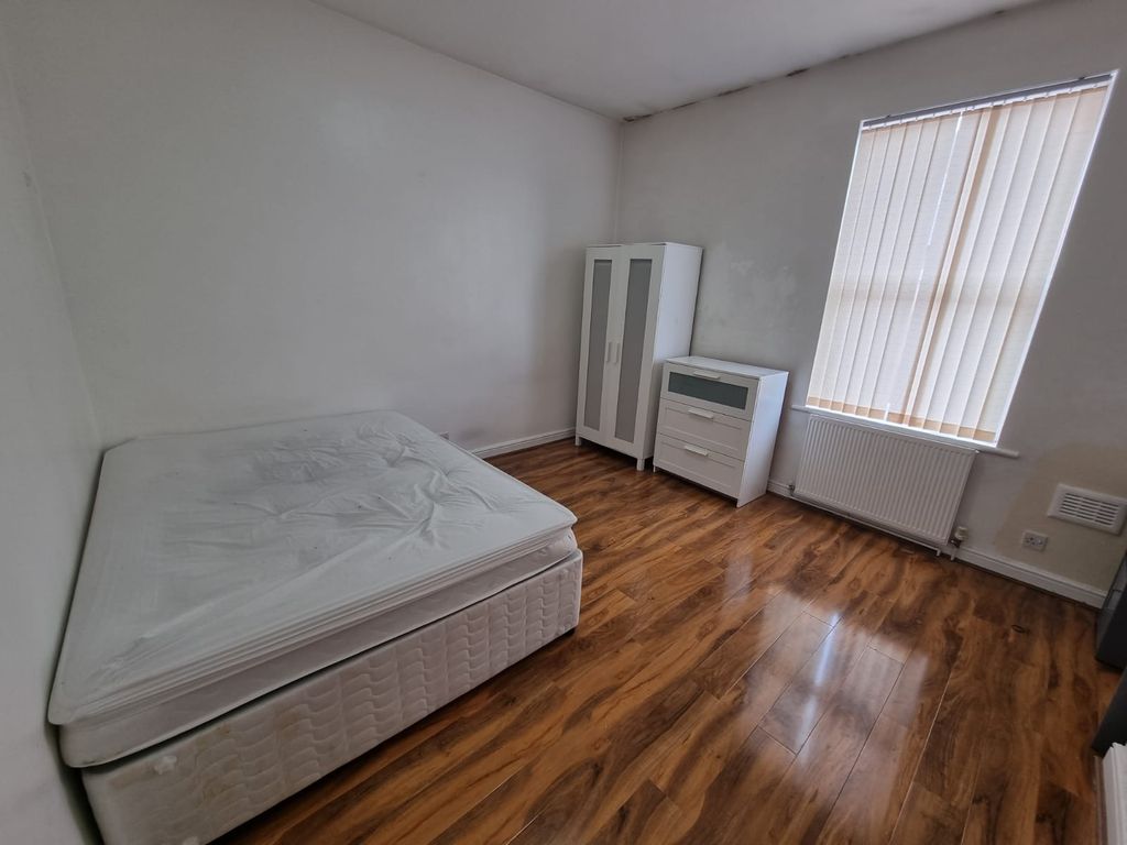 Property photo 1 of 11 Holywood Street