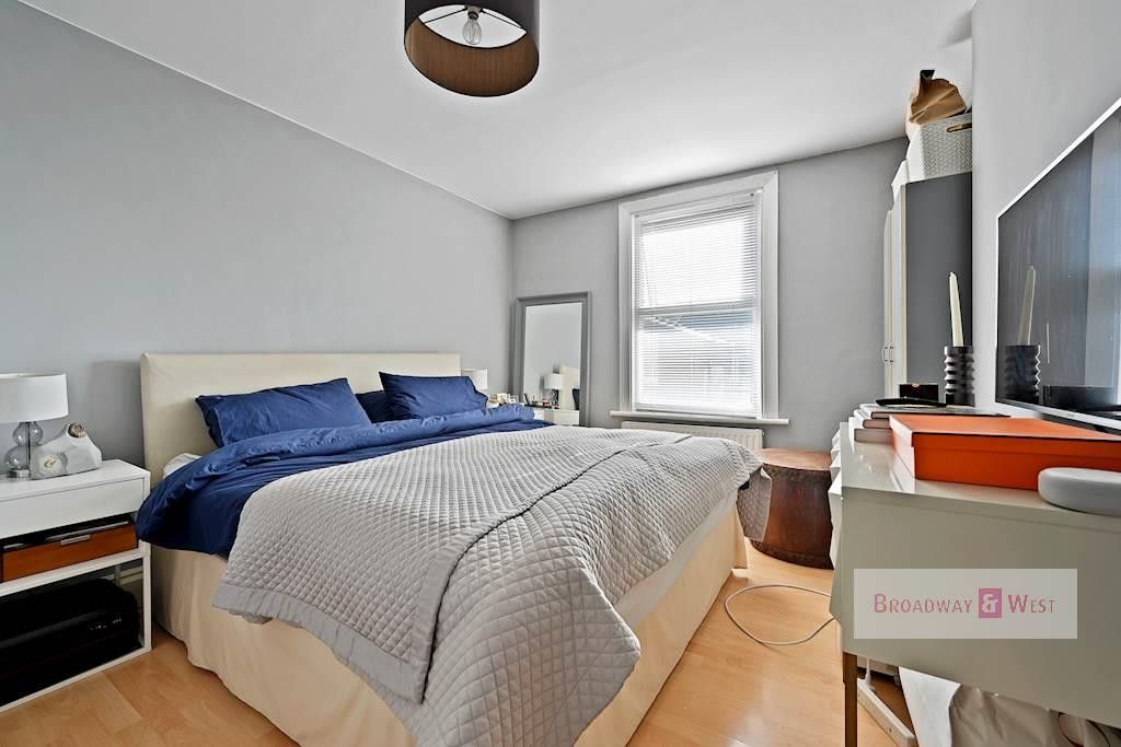 Property photo 2 of 31