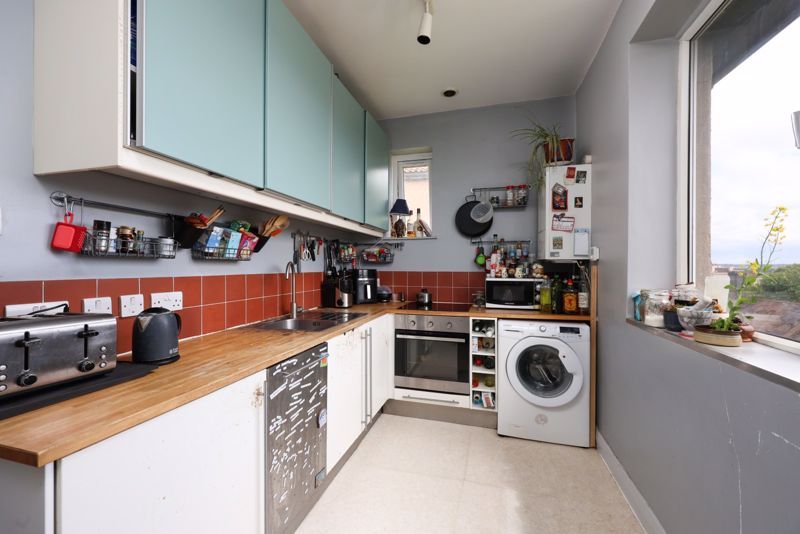 Property photo 3 of 11 Kitchen