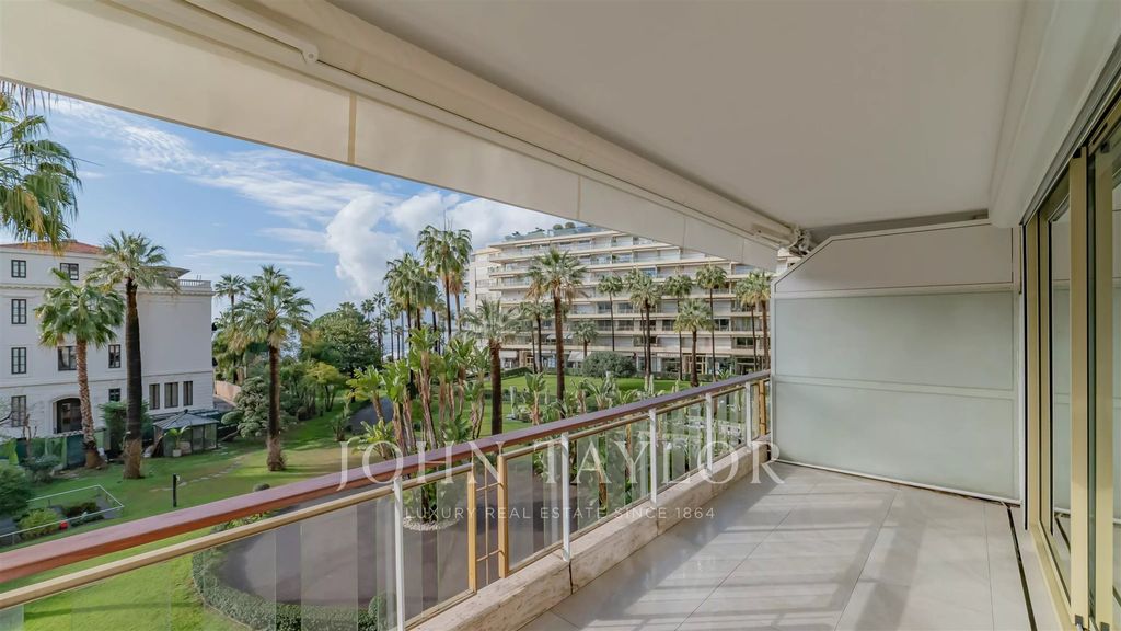 Property photo 1 of 12 Cannes Croisette : Charming 3-Room Apartment With Sea View And Park