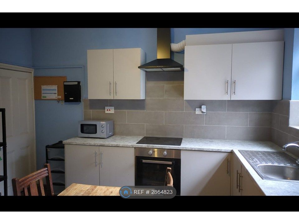 Property photo 2 of 8 Kitchen