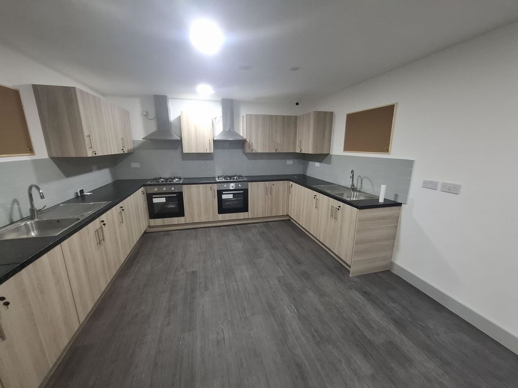 Property photo 2 of 11 2Shortstreet20260701-Interior-11-m6Q8Fpfza5Emeid3.Jpg