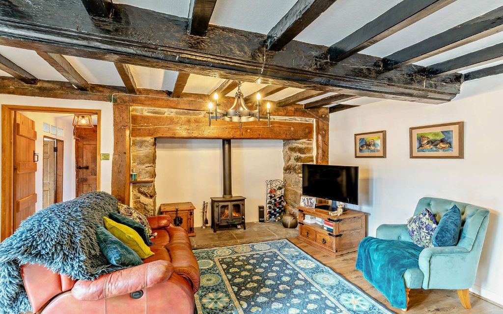 Property photo 3 of 33 Snug