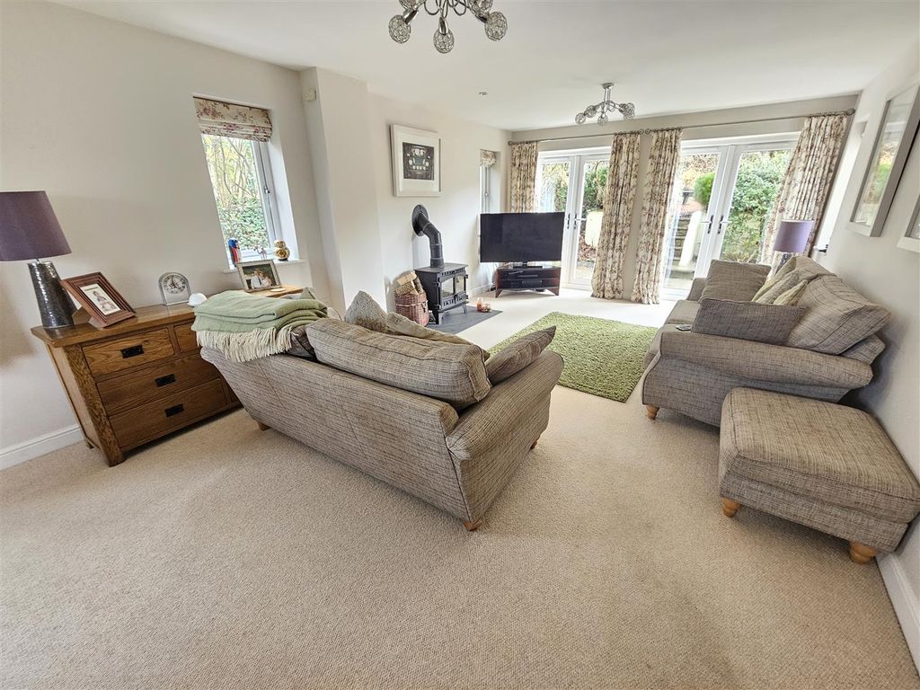 Property photo 3 of 21 Lounge Area.Jpg