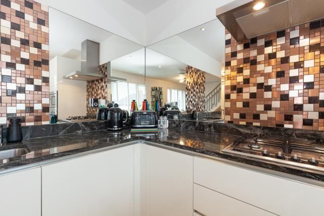 Property photo 3 of 12 Kitchen