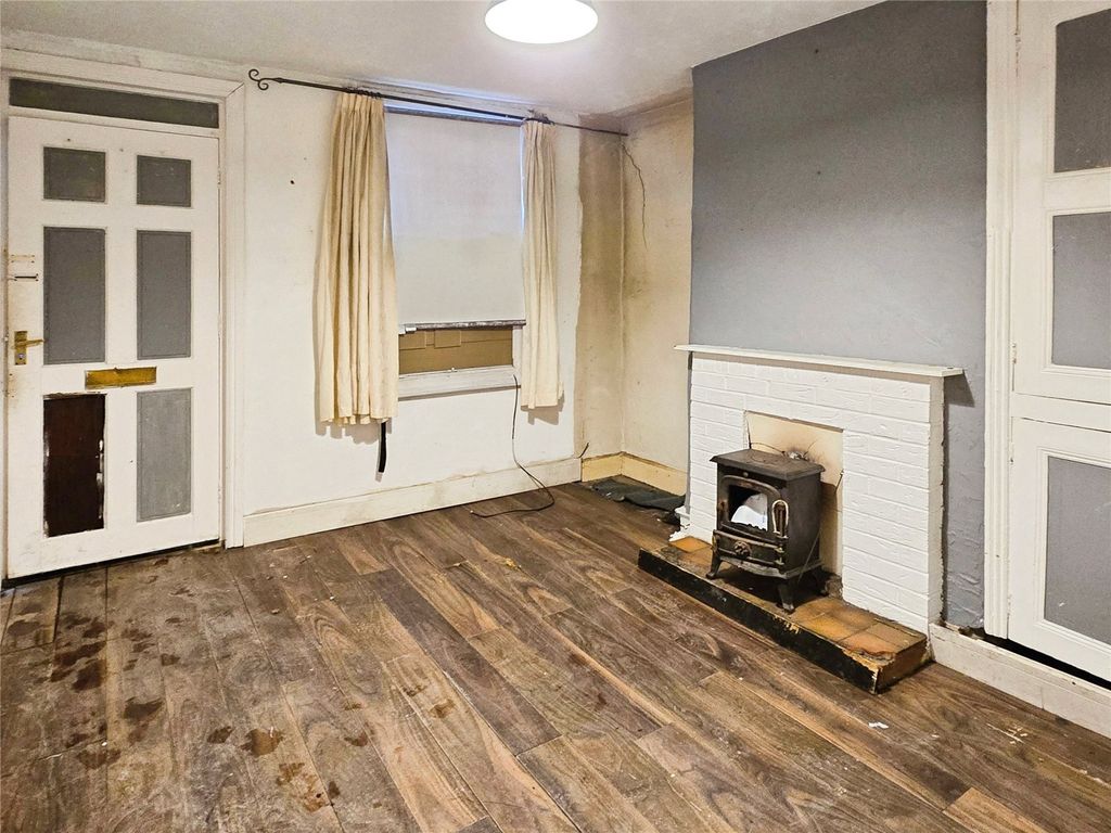 Property photo 2 of 10 Living Room