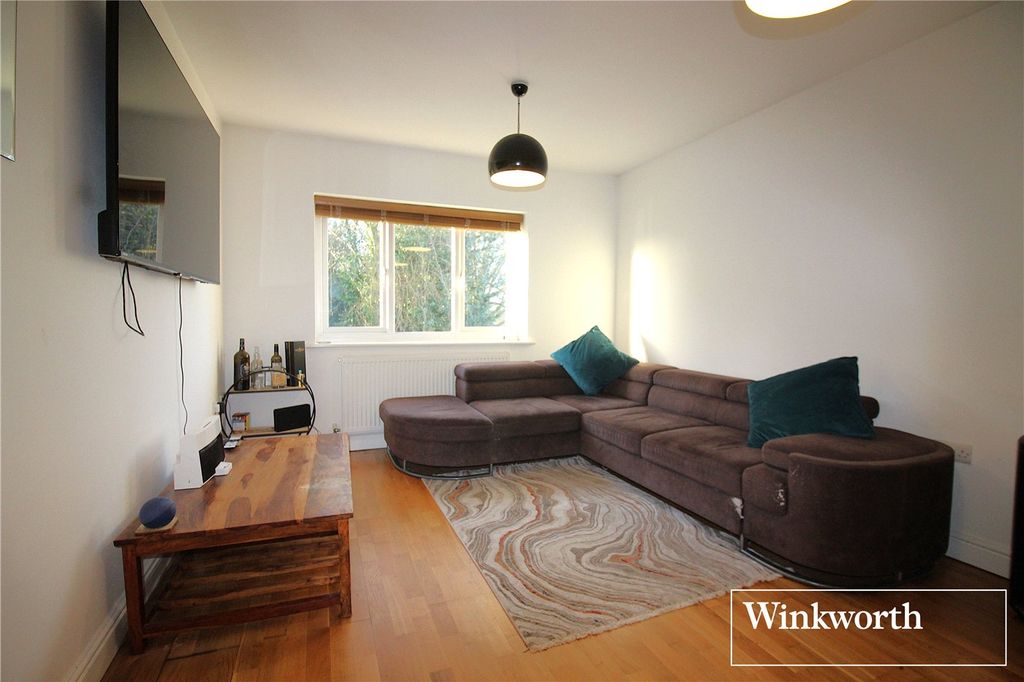 Property photo 3 of 8 Picture 3