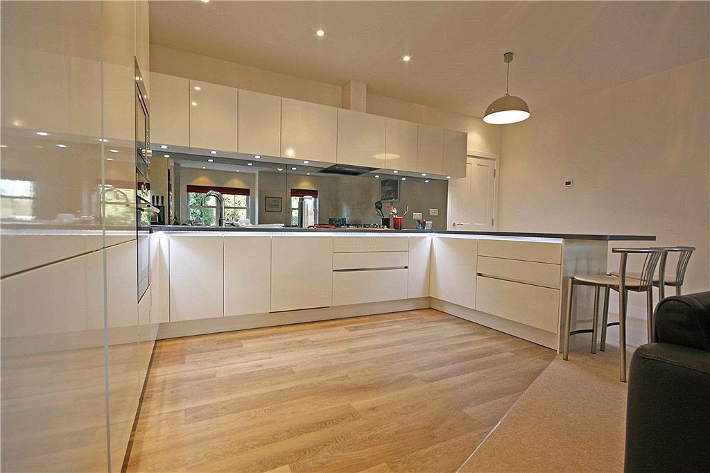 Property photo 2 of 16 Picture No. 12