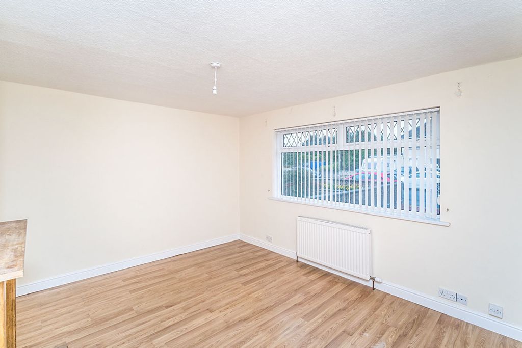 Property photo 3 of 10 Living Room
