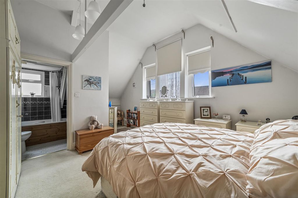 Property photo 3 of 22 Bedroom