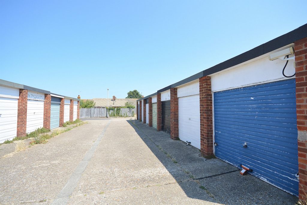 Property photo 1 of 3