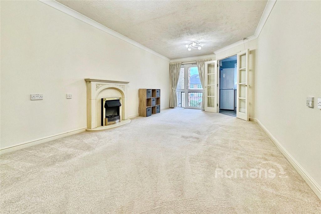 Property photo 3 of 11 Living Room