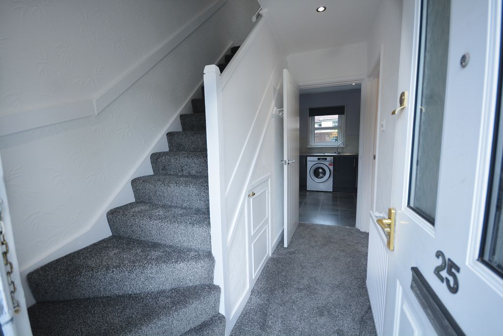Property photo 3 of 14 Hallway 2