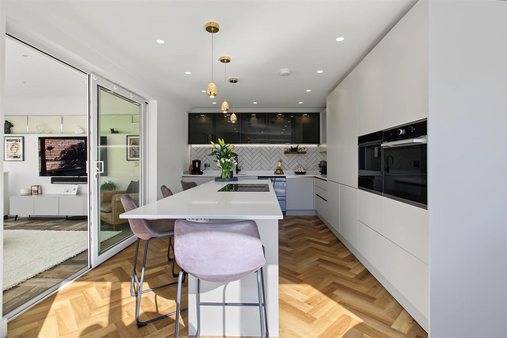 Property photo 2 of 31 Kitchen Diner