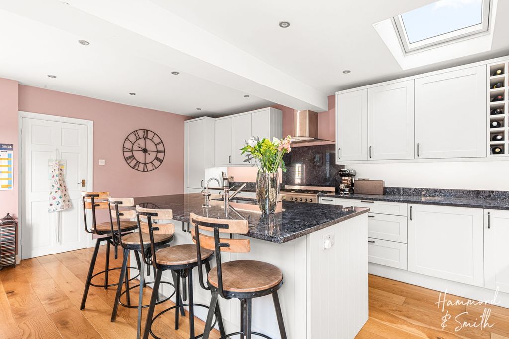 Property photo 3 of 24