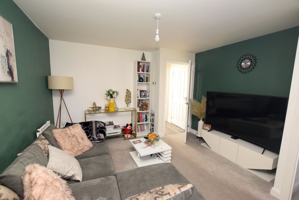 Property photo 2 of 11