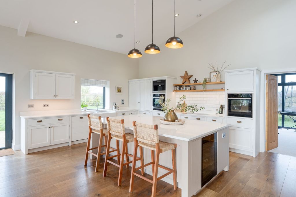 Property photo 3 of 27 Kitchen