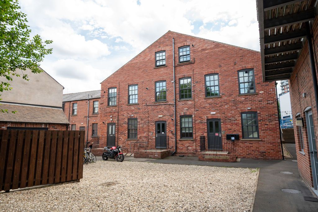Property photo 1 of 18 Whitecroft Works