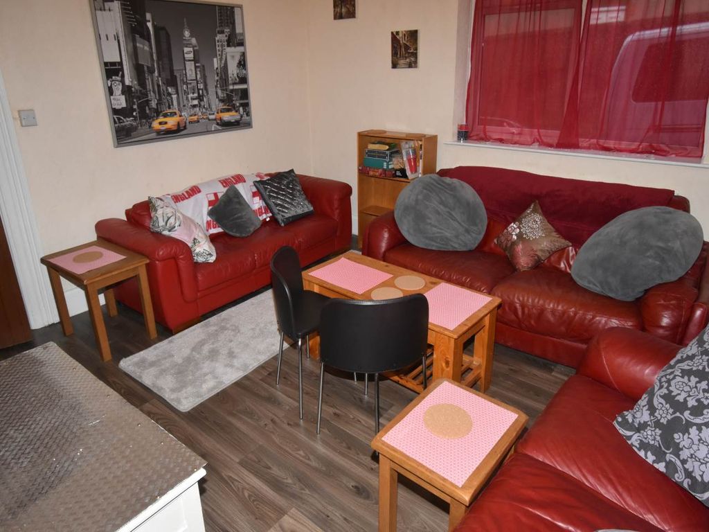 Property photo 1 of 20 Lounge 1