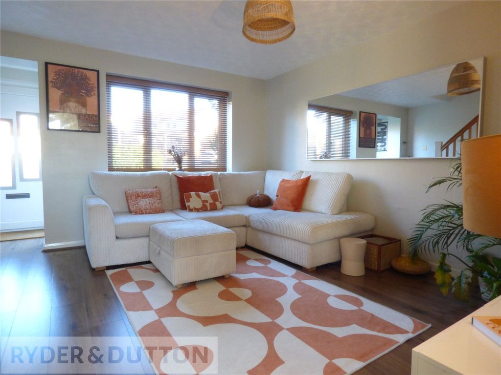 Property photo 2 of 19 Lounge