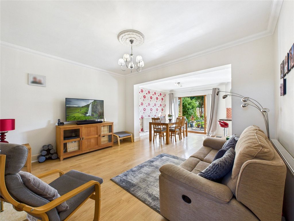 Property photo 3 of 32 Picture No. 15