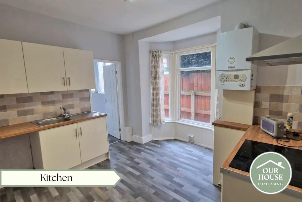 Property photo 3 of 11 Kitchen