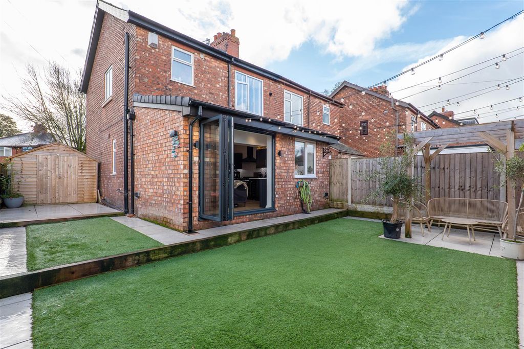 Property photo 3 of 27 Garden