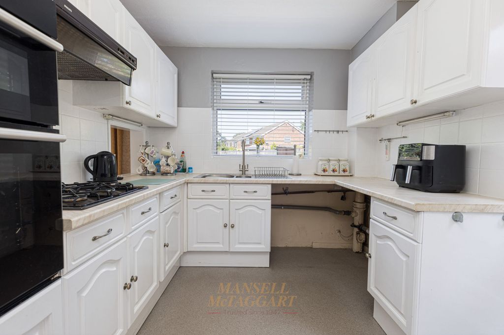 Property photo 2 of 21