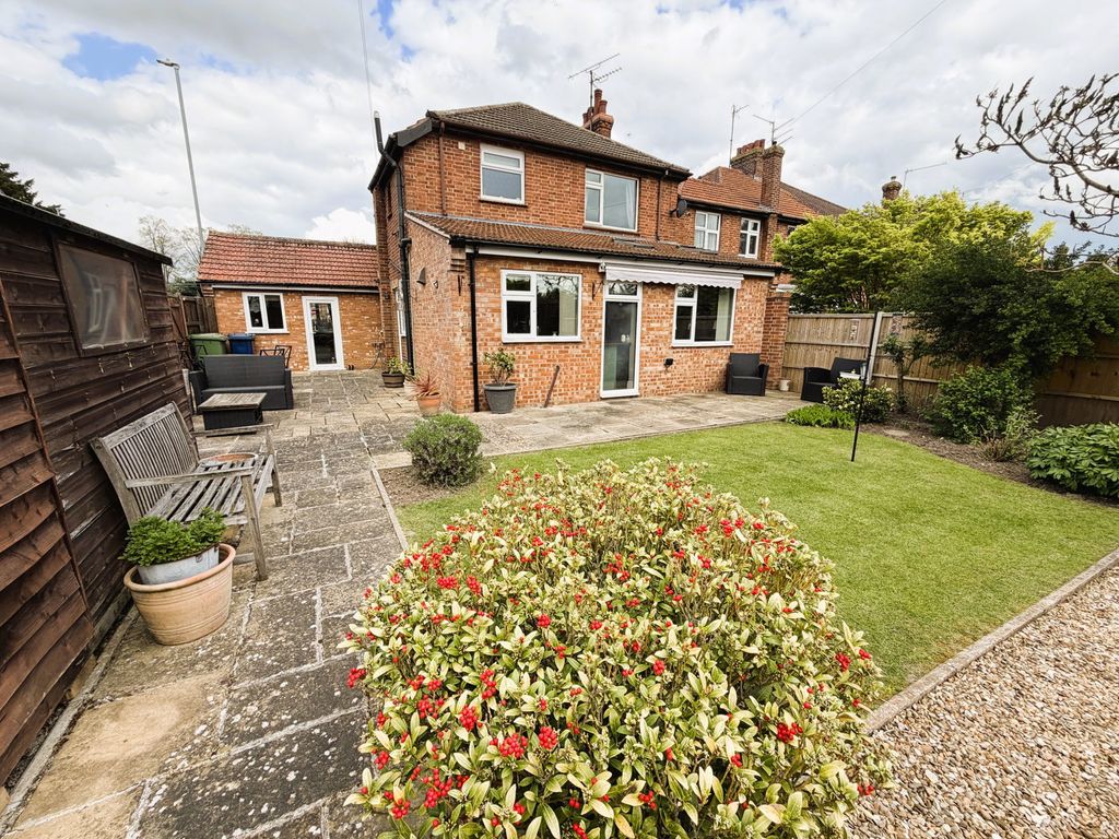 Property photo 2 of 47