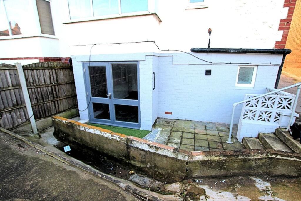 Property photo 1 of 5