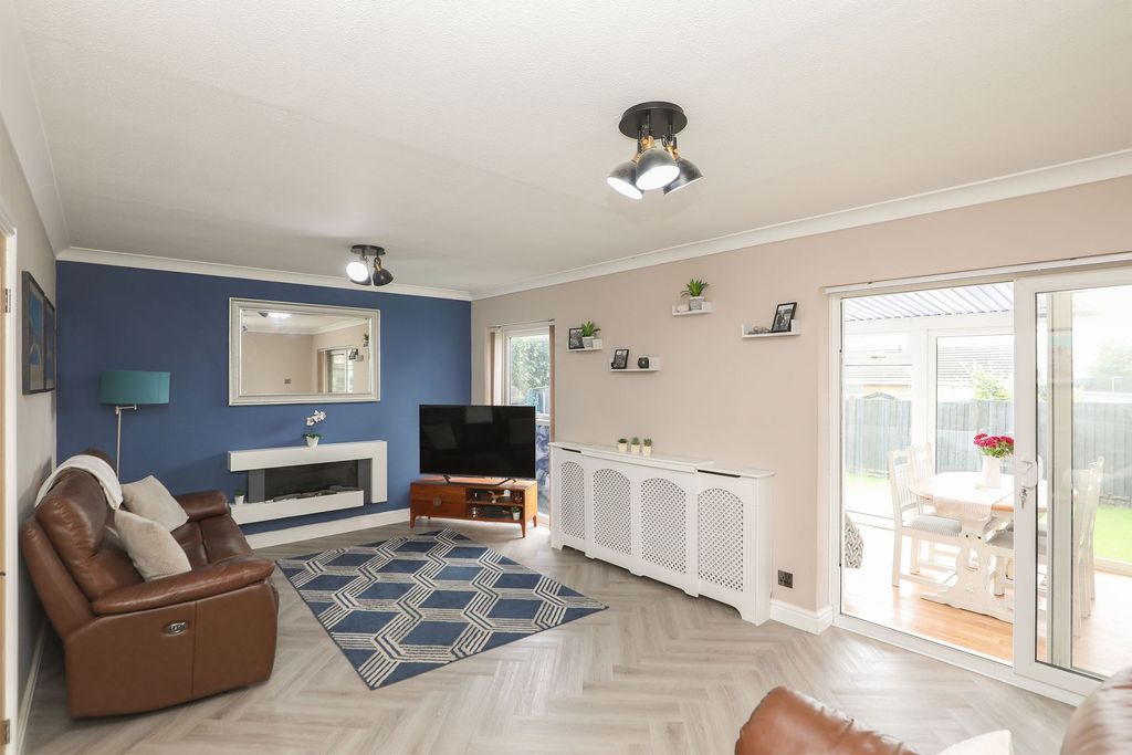 Property photo 2 of 28