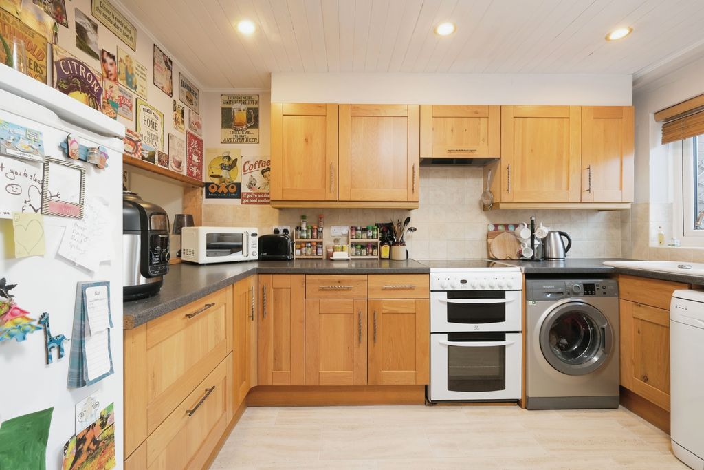 Property photo 2 of 12 Kitchen