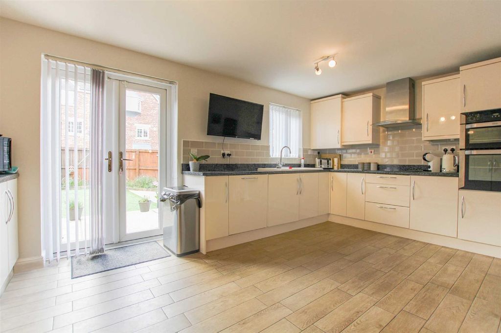 Property photo 3 of 19 Extended Fitted Dining Kitchen: