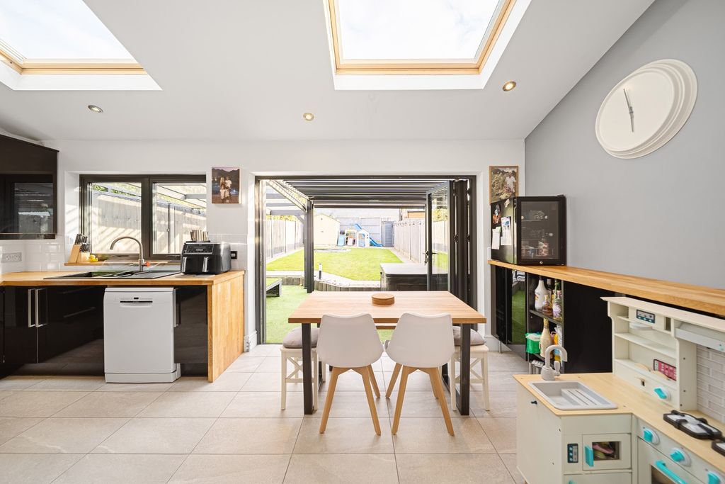 Property photo 3 of 23 4034327