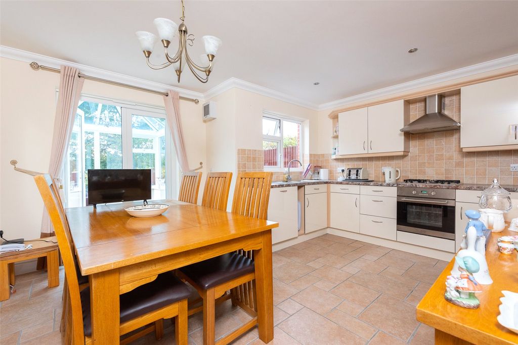 Property photo 3 of 11