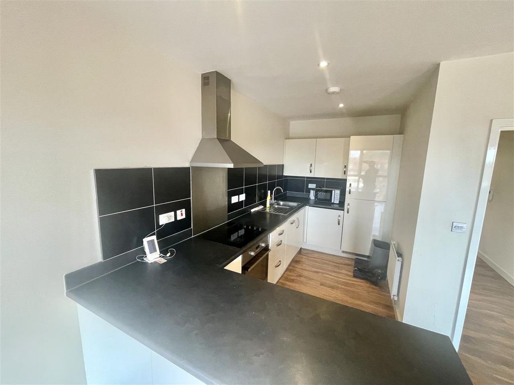 Property photo 3 of 6