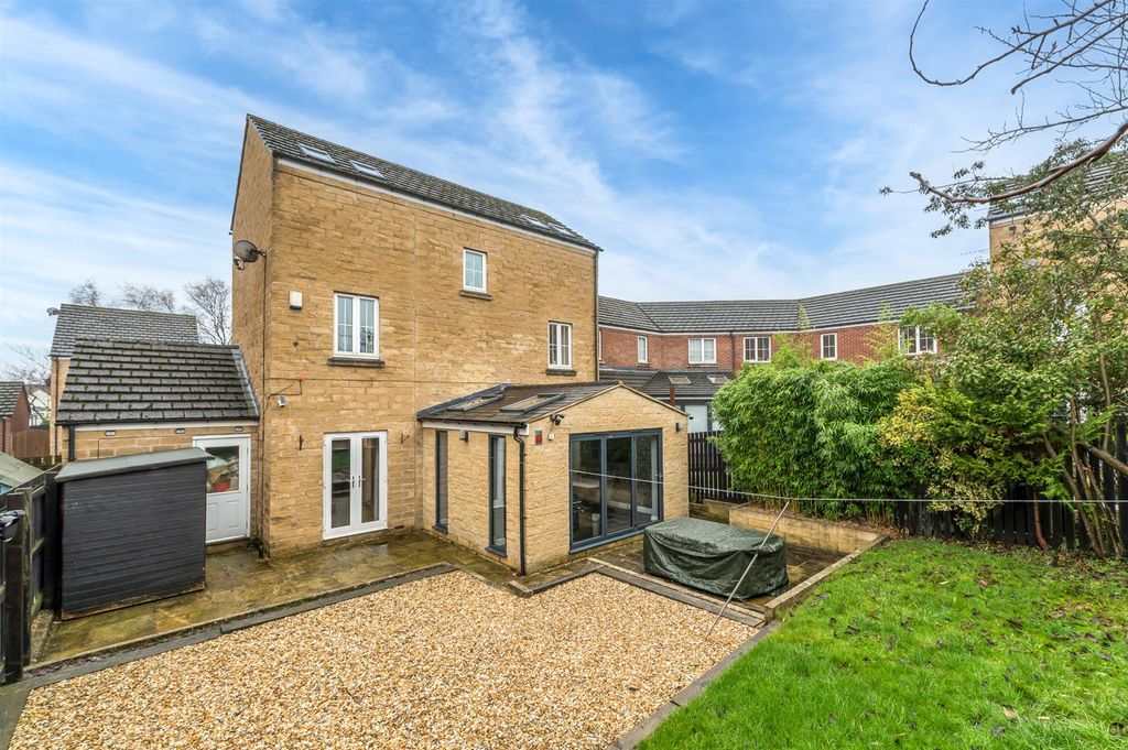 Property photo 2 of 36 Marriner Close Rear