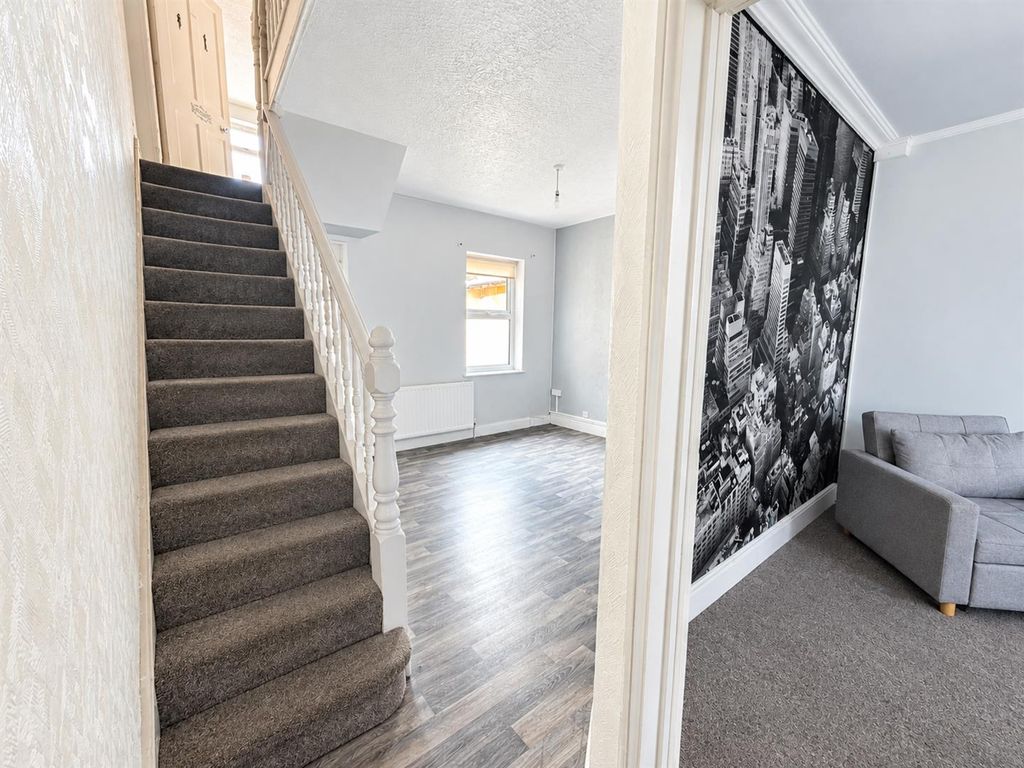 Property photo 2 of 11 2.Png